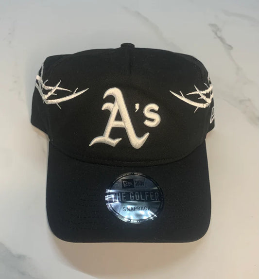 Gorra New Era Athletics Negra Con Espinas Blancas