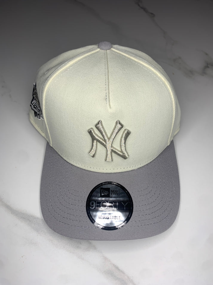 Gorra New Era Yankees Beige Grey 1999 Adjustable