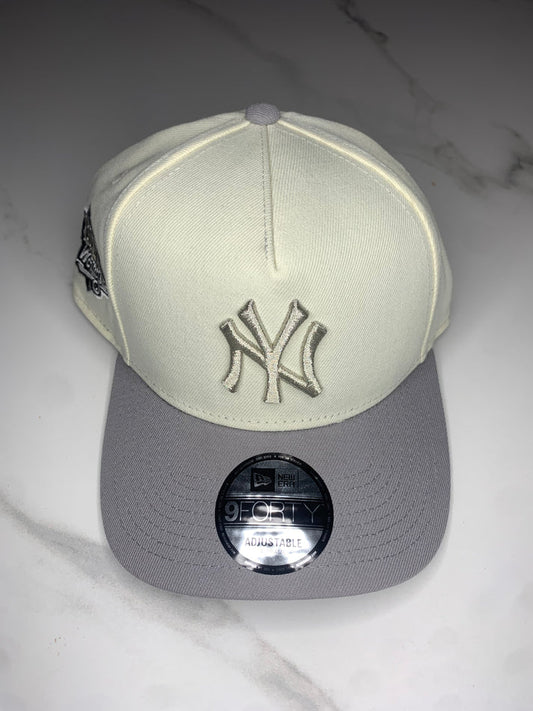 Gorra New Era Yankees Beige Grey 1999 Adjustable