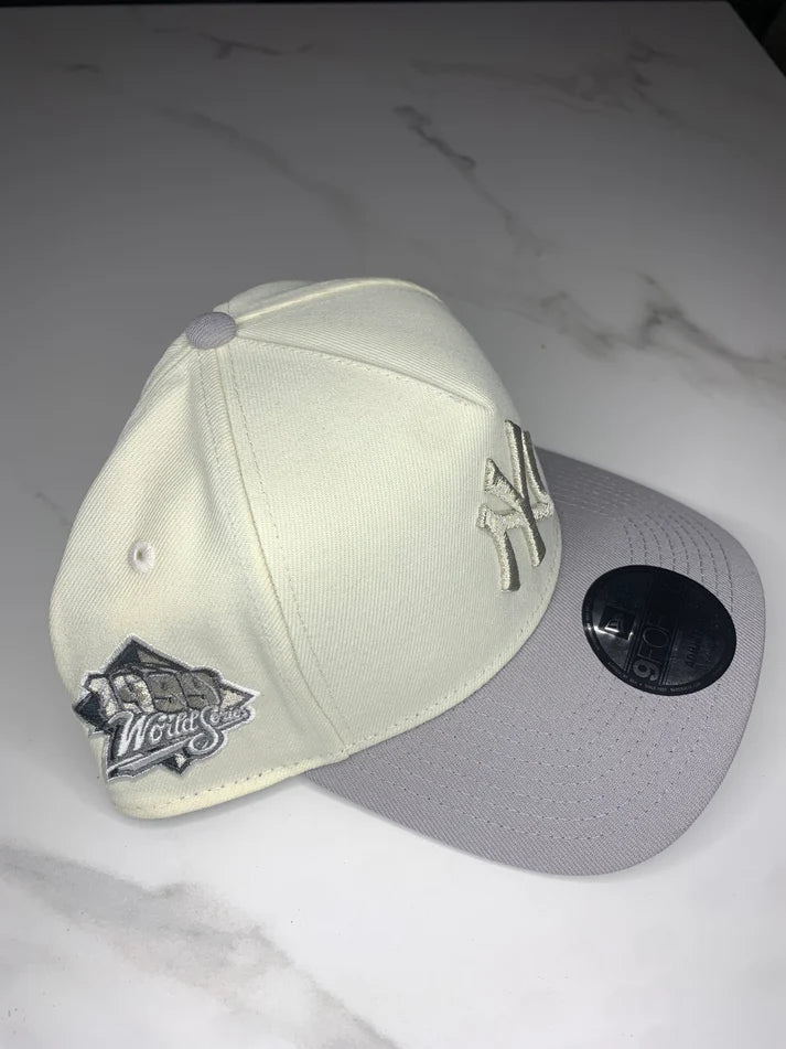 Gorra New Era Yankees Beige Grey 1999 Adjustable