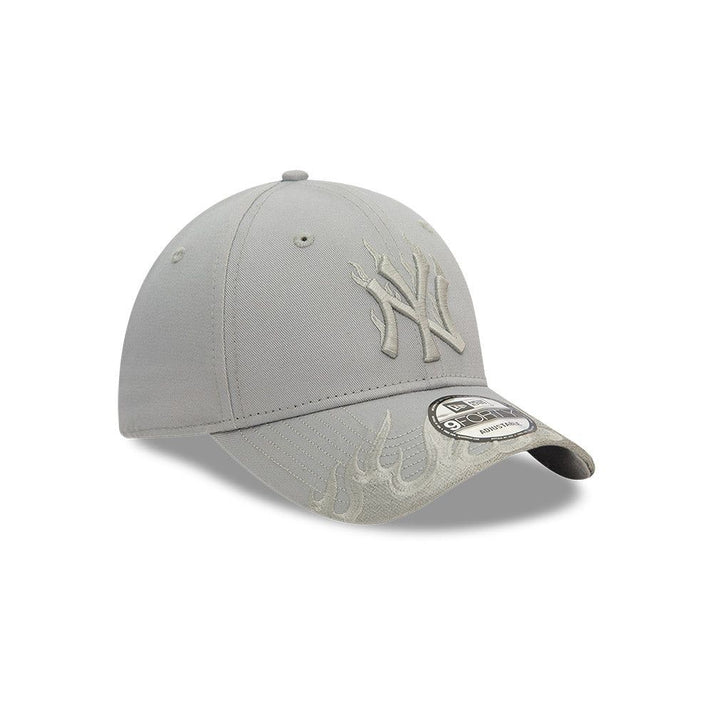 New York Yankees MLB Flames 9FORTY Strapback Gris